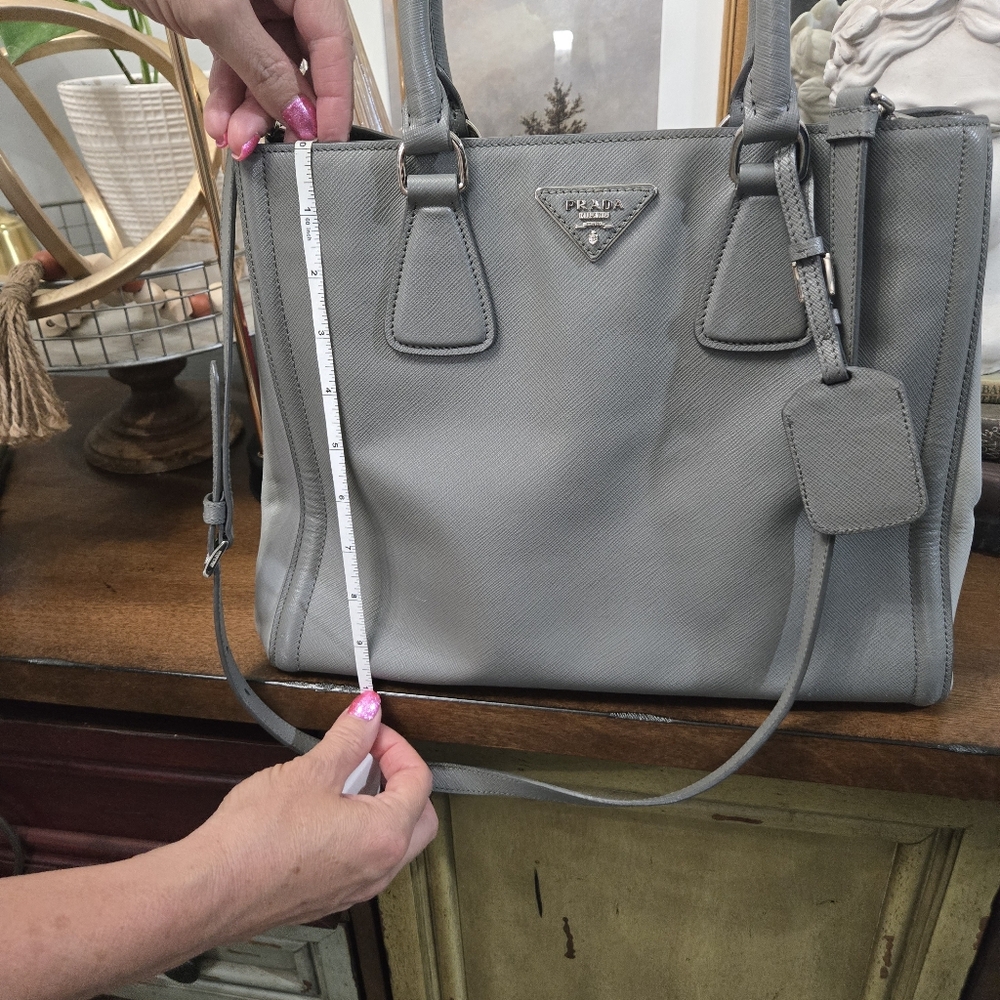 Trade... Do Not Buy Prada Galleria Saffiano leather tote in Two-tone grey - Picture 15 of 15